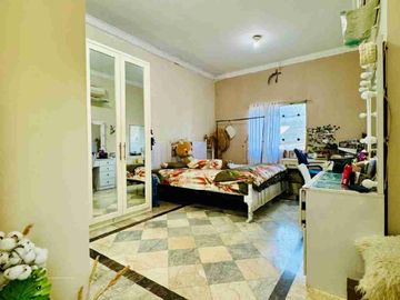 Di Jual atau Di sewakan Rumah Hook Dua Lantai di Taman Ratu Bebas Banjir