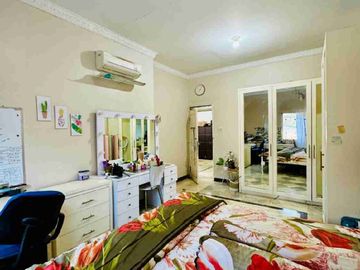 Di Jual atau Di sewakan Rumah Hook Dua Lantai di Taman Ratu Bebas Banjir