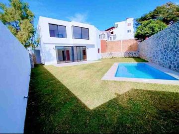 Venta de Casa en Cuernavaca, Lomas de Tetela. Nueva, Fraccionamiento, Seguridad