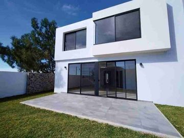 Venta de Casa en Cuernavaca, Lomas de Tetela. Nueva, Fraccionamiento, Seguridad