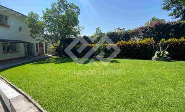 CASA SOLA EN VENTA EN AV. CUAUHTEMOC, CUERNAVACA