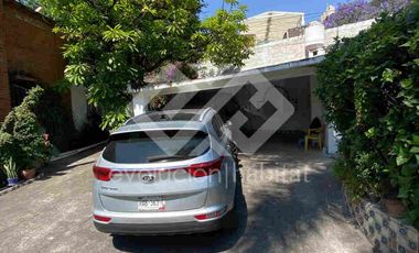 CASA SOLA EN VENTA EN AV. CUAUHTEMOC, CUERNAVACA