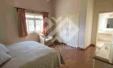 CASA SOLA EN VENTA EN AV. CUAUHTEMOC, CUERNAVACA