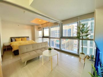 For Sale: 1 Bedroom Condo at Eastwood Luxury Global Plaza, Quezon City