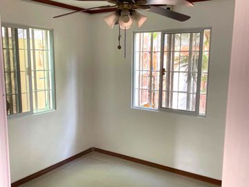 Pre-owned 2-Storey House in Laguna Belair 3 Brgy. Loma, Binan, Laguna