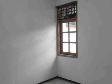 Rumah di Poros Jalan Cluster PBI Araya. Akses Jalan sangat lebar.
