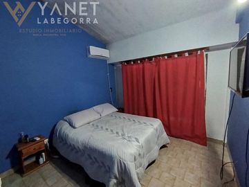 AMPLIO CHALET AL FRENTE CON QUINCHO SANTA TERESITA