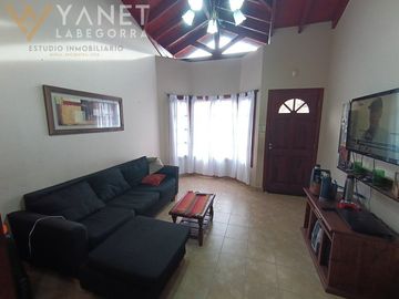 CHALET INDEPENDIENTE SOBRE AVENIDA