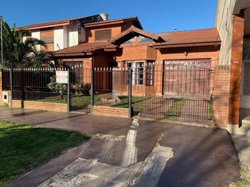 CHALET INDEPENDIENTE SOBRE AVENIDA