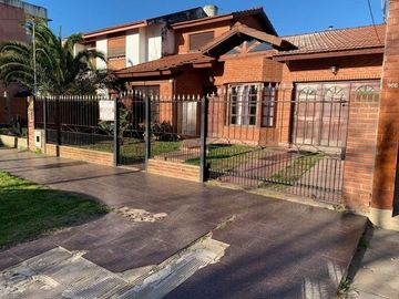 CHALET INDEPENDIENTE SOBRE AVENIDA