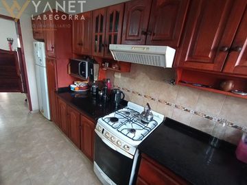 CHALET INDEPENDIENTE SOBRE AVENIDA