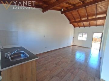 CHALE A ESTRENAR 1/2 LOTE PROPIO - 5 CUADRAS DEL MAR