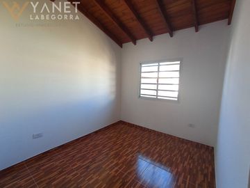 CHALE A ESTRENAR 1/2 LOTE PROPIO - 5 CUADRAS DEL MAR