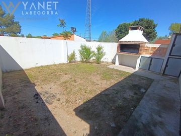 CHALE A ESTRENAR 1/2 LOTE PROPIO - 5 CUADRAS DEL MAR