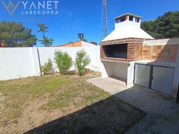 CHALE A ESTRENAR 1/2 LOTE PROPIO - 5 CUADRAS DEL MAR