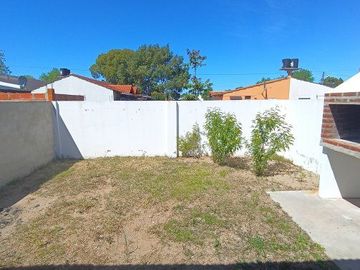 CHALE A ESTRENAR 1/2 LOTE PROPIO - 5 CUADRAS DEL MAR