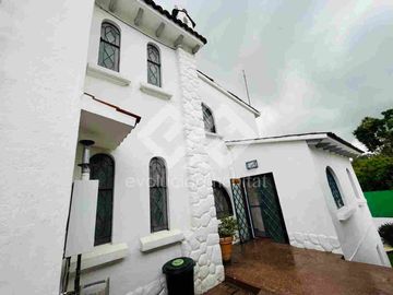 CASA EN VENTA ESTILO CALIFORNIANO EN RANCHO CORTES, CUERNAVACA