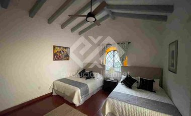 CASA EN VENTA ESTILO CALIFORNIANO EN RANCHO CORTES, CUERNAVACA