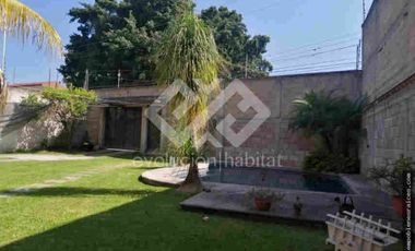 CASA SOLA EN VENTA CON ALBERCA EN JIUTEPEC, MOR.