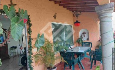 CASA SOLA EN VENTA CON ALBERCA EN JIUTEPEC, MOR.