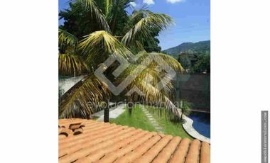 CASA SOLA EN VENTA CON ALBERCA EN JIUTEPEC, MOR.