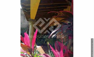 CASA SOLA EN VENTA CON ALBERCA EN JIUTEPEC, MOR.