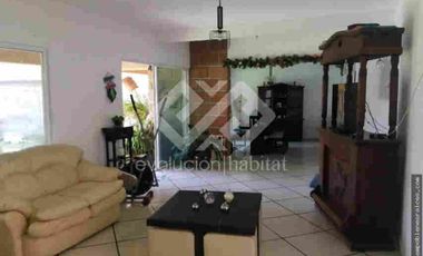 CASA SOLA EN VENTA CON ALBERCA EN JIUTEPEC, MOR.