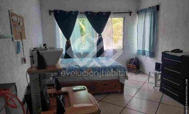 CASA SOLA EN VENTA CON ALBERCA EN JIUTEPEC, MOR.