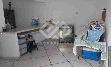 CASA SOLA EN VENTA CON ALBERCA EN JIUTEPEC, MOR.