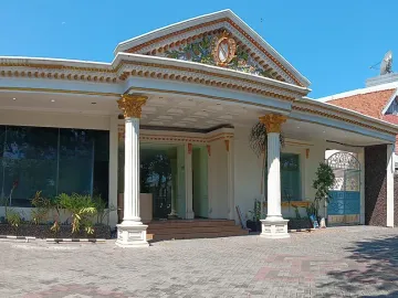 Rumah Usaha Raya Darmo Sebelah KCU BCA Super Strategis