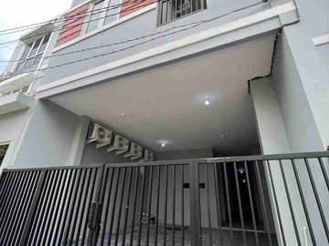 Rukost BaruKutisari Rooftop furnish