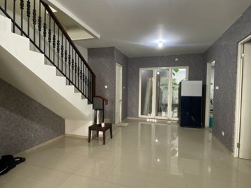 Jual Cepat  Rumah Cantik 2 Lantai Di Perum Wisata Regency Gresik