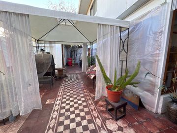 TU OPORTUNIDAD!! SE VENDE CASA, EN RECOLETA.