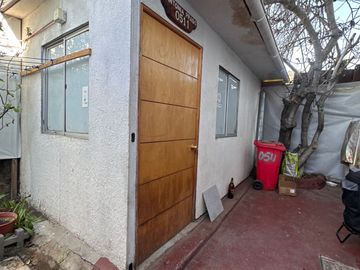 TU OPORTUNIDAD!! SE VENDE CASA, EN RECOLETA.