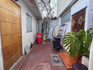TU OPORTUNIDAD!! SE VENDE CASA, EN RECOLETA.