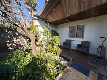 TU OPORTUNIDAD!! SE VENDE CASA, EN RECOLETA.