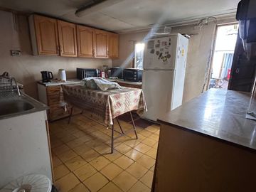 TU OPORTUNIDAD!! SE VENDE CASA, EN RECOLETA.