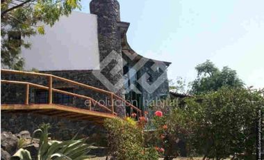 CASA SOLA CON ALBERCA EN YAUTEPEC