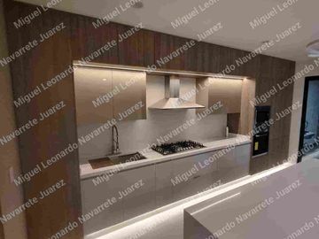 Se Vende Casa en Corregidora, con finos acabados