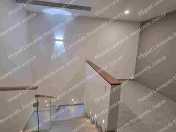 Se Vende Casa en Corregidora, con finos acabados