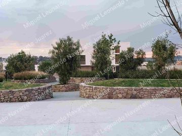Se Vende Casa en Corregidora, con finos acabados