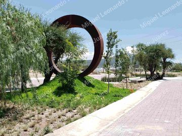 Se Vende Casa en Corregidora, con finos acabados