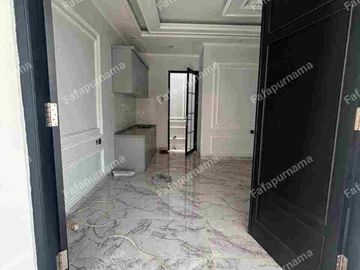2 lantai siap Huni di jalan kartini Dekat ke stasiun depok lama