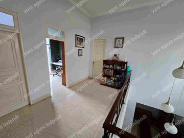 rumah jual ada kolam ikan diLegenda wisata cibubur