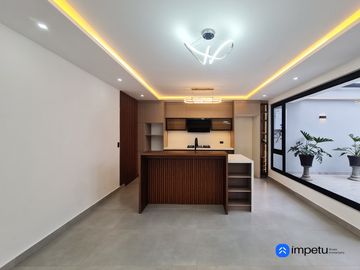 En venta casa de Lujo en Zarzas 2 cerca de la Laguna de la Daniel Alvarez y a pocos minutos del centro de Loja