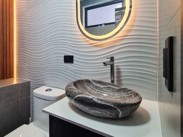 En venta casa de Lujo en Zarzas 2 cerca de la Laguna de la Daniel Alvarez y a pocos minutos del centro de Loja