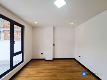 En venta casa de Lujo en Zarzas 2 cerca de la Laguna de la Daniel Alvarez y a pocos minutos del centro de Loja