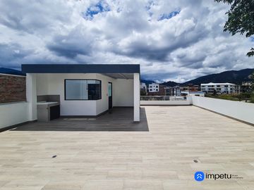 En venta casa de Lujo en Zarzas 2 cerca de la Laguna de la Daniel Alvarez y a pocos minutos del centro de Loja
