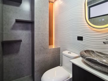 En venta casa de Lujo en Zarzas 2 cerca de la Laguna de la Daniel Alvarez y a pocos minutos del centro de Loja