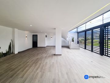 En venta casa de Lujo en Zarzas 2 cerca de la Laguna de la Daniel Alvarez y a pocos minutos del centro de Loja